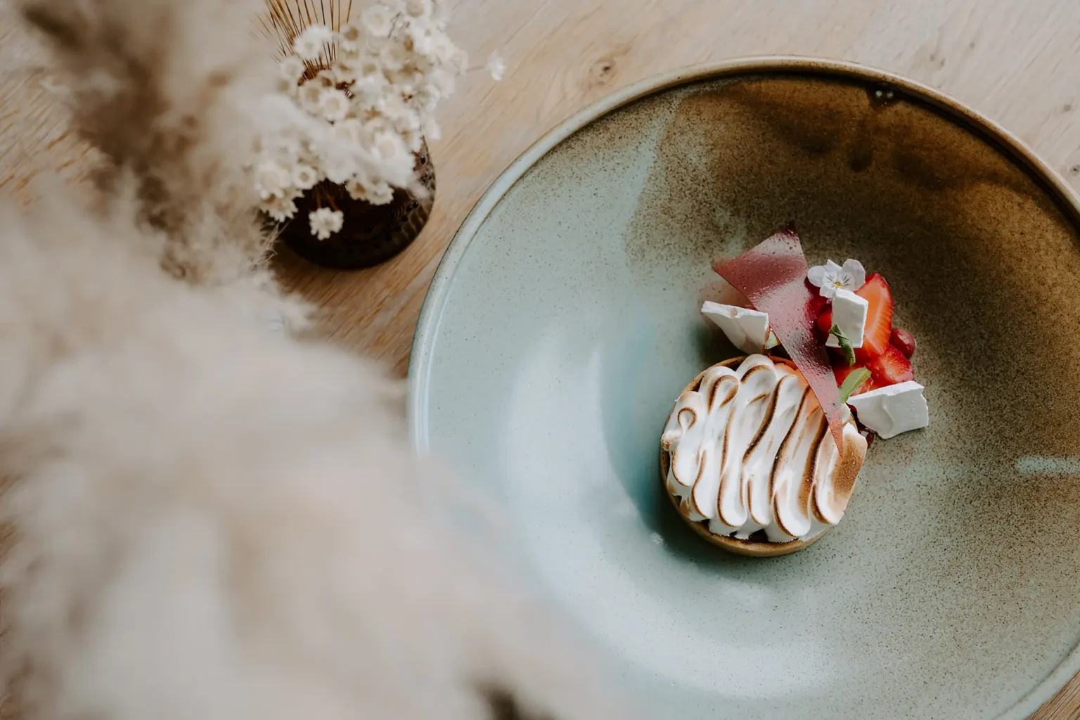 food-&-drink-desserts lemon & strawberry tart table summer